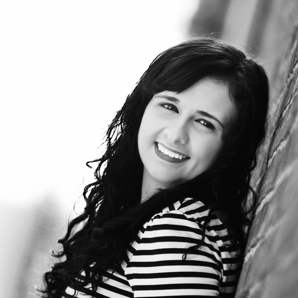 Meet your Posher, Abigail - Picture 1 of 1